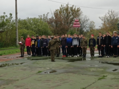 Армейскую смену с основами огневой подготовки провели в детском лагере под Волгоградом