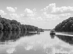 Мужчина выпал из лодки под Волгоградом