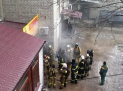 В центре Волгограда горит общежитие