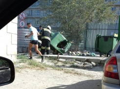 Хулиганы спалили мусорные баки в Волгограде