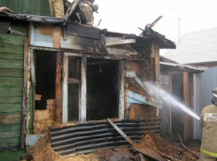 На юге Волгограда при пожаре погиб 49-летний мужчина