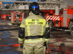 Столб черного дыма заметили на севере Волгограда 