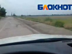 Дорога со свежей разметкой поверх голой земли в Волжском попала на видео