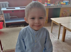 Продолжает находиться в реанимации 3-летний ребенок после массового отравления в детсаду Волгограда