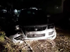 Пьяный 20-летний парень угнал в Волгограде с АЗС иномарку и разбил ее