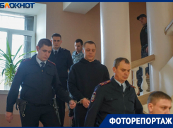 Обвиняемый в госизмене Никита Журавель чувствует себя прекрасно, мама страдает: подробности из суда