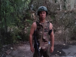 «Нам остается ждать и молиться»: раненый военный бард из Волгограда поблагодарил «Блокнот» за возвращение на СВО