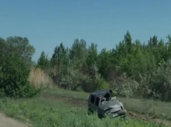Стали известны подробности ДТП под Волгоградом, в котором «Нива» улетела в кювет
