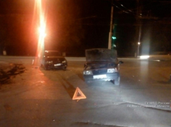 На западе Волгограда в столкновении ВАЗ-21099 и Opel пострадали двое