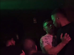 Опубликовано видео с зачинщиками конфликта, когда диджею пробили голову кальяном в Волгограде