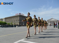 Чиновники разрешили повесить еще одну вывеску на историческом здании в центре Волгограда