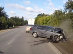 Момент страшной аварии под Волгоградом попал на запись видеорегистратора