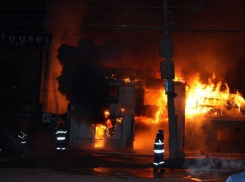 В Волгограде под бой курантов сгорел автомагазин