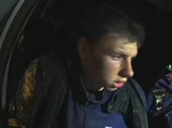 В Волжском на видео попала погоня полицейских за 19-летним пьяным угонщиком
