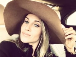 Поп-певица Юлия Ковальчук выложила в сеть отрывок новой песни «Стать чужими» 