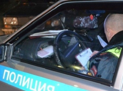 В Волгоградской области разыскивают водителя, сбросившего с дороги «Ладу Гранта»