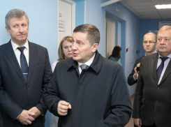 Волгоградский губернатор сходил в поликлинику
