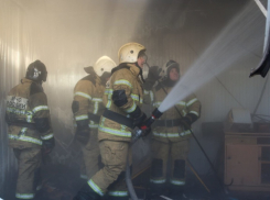 Трехлетнего камышинина пожарные спасли из горевшего частного дома в Волгоградской области