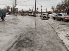 «Это ад»: волгоградцы обвинили чиновников и коммунальщиков в бездействии против гололеда