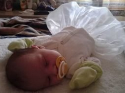 Под Волгоградом двухмесячный ребенок умер во сне от удушья