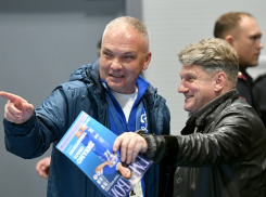  Легенда «Ротора» Валерий Есипов засветился на гандбольном матче в Волгограде