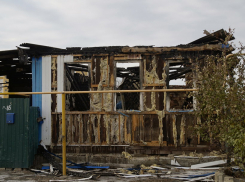 Машины МЧС приехали тушить пожар с двумя погибшими двухмесячными близнецами без воды, – очевидцы