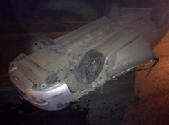 В Волгограде на Третьей Продольной опрокинулась иномарка с пьяным водителем