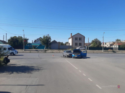 Два человека пострадали в ДТП с иномарками на перекрестке в Волжском