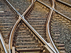 Поезд Санкт-Петербург – Волгоград значительно задержали из-за аварии с большегрузом