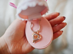 Как подобрать украшения к платью