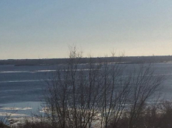 Пятнадцать рыбаков вынесло на льдине в Волгоградское водохранилище