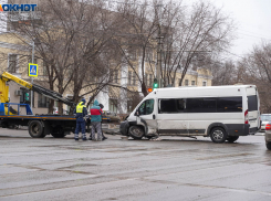 В реанимации остается пострадавший в шок-ДТП с маршруткой в Волгограде