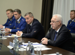 Наказать недобросовестных чиновников в Волгограде призвал генпрокурор РФ Александр Гуцан
