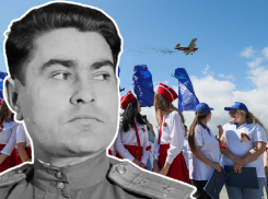 На камышан сбросили 50 тысяч листовок в честь 105-летнего юбилея летчика Алексея Маресьева