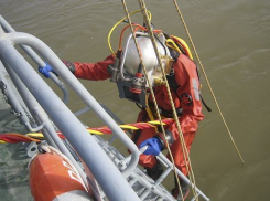 50 военных водолазов спасают и проводят ремонтные работы на открытой воде в Волгоградской области