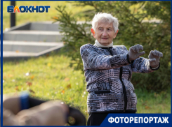 Бабули подсели на йогу, а волгоградцы помоложе бегут от коронавируса трусцой