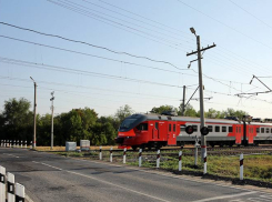 Электровоз сошел с рельсов в Волгоградской области