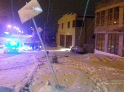 Пьяный водитель Hyundai протаранил дом на западе Волгограда: пассажир в коме