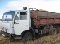 Под Волгоградом водитель КамАЗа оставил без света тысячу жителей двух поселков 