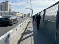 Снятые защитные экраны не вернут на мост в центре Волгограда