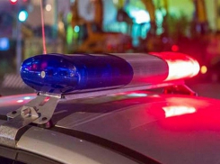 Водитель самосвала в Волгоградской области врезался в забор и умер