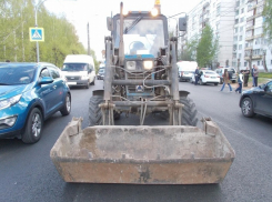 Пенсионер на тракторе сбил двух школьниц в Волжском