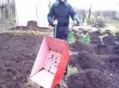 Под Волгоградом жизнь женщине спасла плохая дорога 
