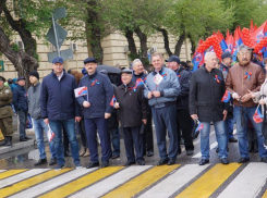 Чиновники – миллионеры возглавили праздничную колонну на 1 мая в Волгограде