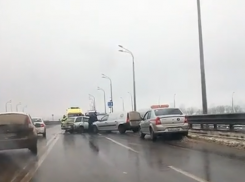 Массовое ДТП с пострадавшими на «танцующем» мосту попало на видео