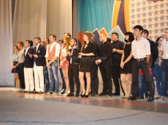 В Волжском в первом полуфинале лиги КВН «Атмосфера» победила команда «Сборная четырех»