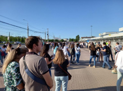 Тысячи волгоградцев пришли к «Волгоград Арене» на концерт «Руки вверх!»