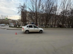 Двух человек сбил за рулем Lada  19-летний на юге Волгограда