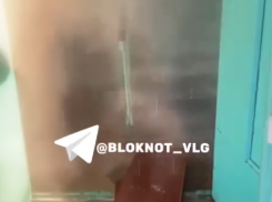 Горячие обливания устроили волгоградцам в Крещенский сочельник – видео 