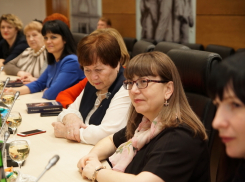  Татьяна Гензе в одной и той же блузке ходит по всем праздничным мероприятиям